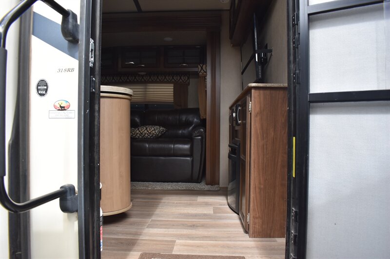 2017 Dutchmen Denali 318RB - Photo 11 - Heber City, UT 84032