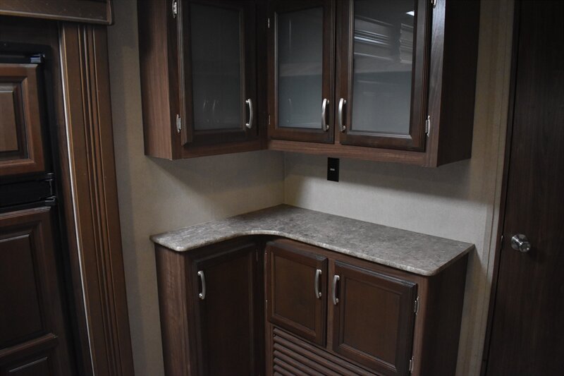 2017 Dutchmen Denali 318RB - Photo 25 - Heber City, UT 84032