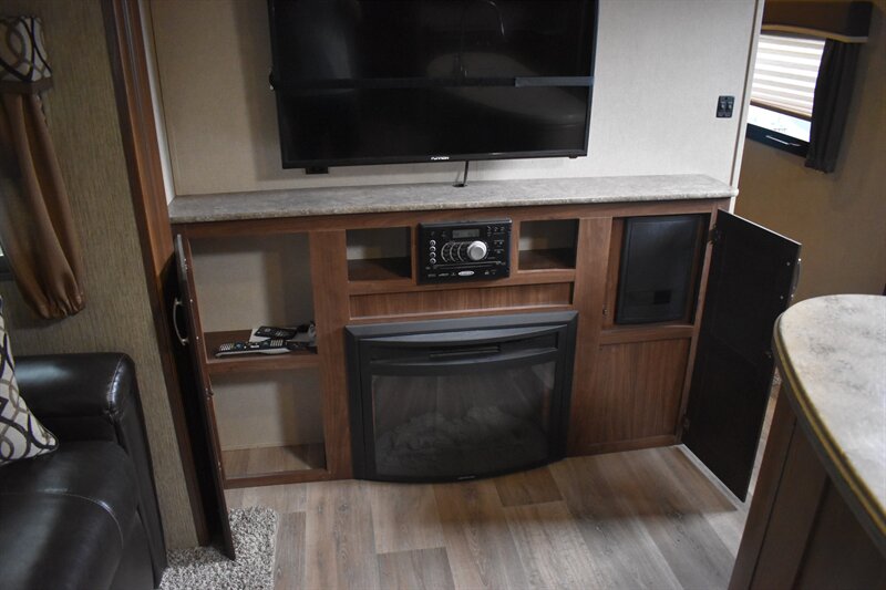 2017 Dutchmen Denali 318RB - Photo 40 - Heber City, UT 84032