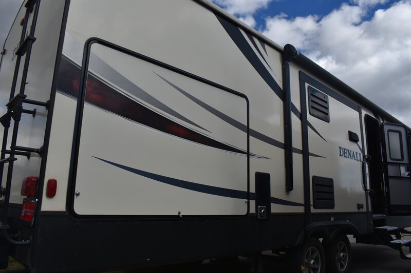 2017 Dutchmen Denali 318RB - Photo 4 - Heber City, UT 84032