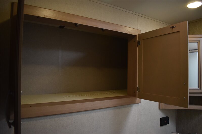 2017 Dutchmen Denali 318RB - Photo 30 - Heber City, UT 84032