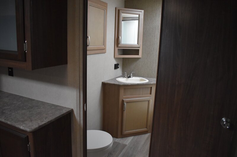 2017 Dutchmen Denali 318RB - Photo 27 - Heber City, UT 84032
