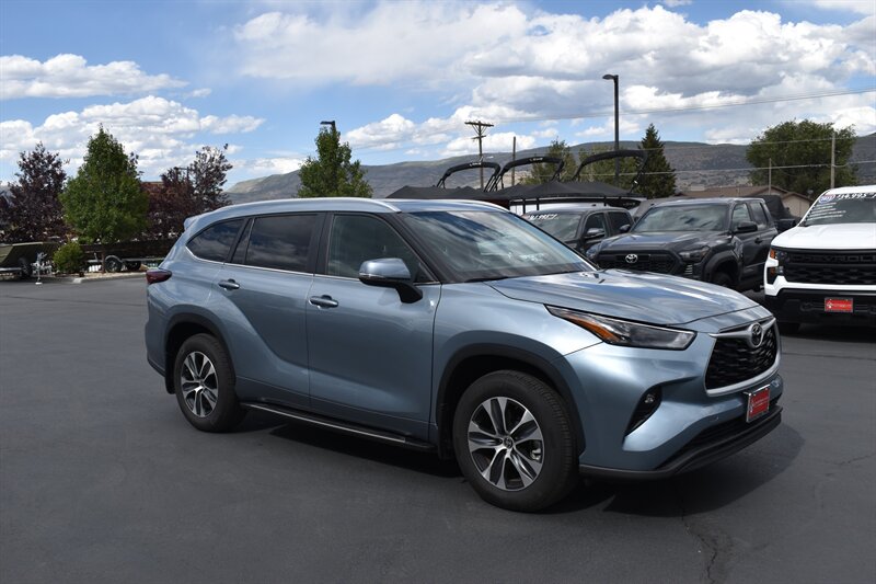 2024 Toyota Highlander XLE  