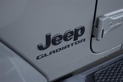 2022 Jeep Gladiator Sport S   - Photo 11 - Heber City, UT 84032