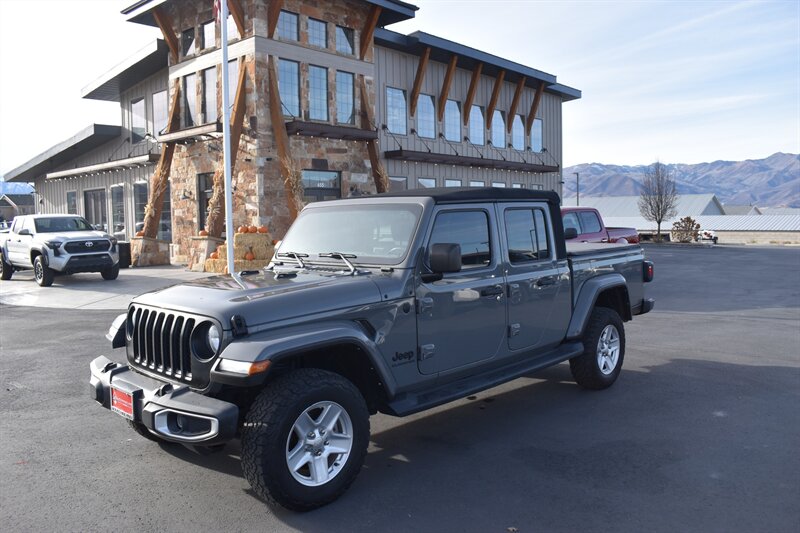 2022 Jeep Gladiator Sport S  