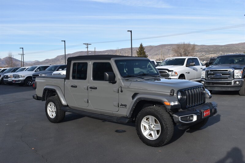 2022 Jeep Gladiator Sport S  