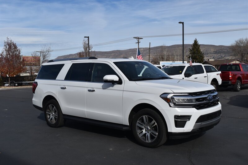 2024 Ford Expedition Limited's photo