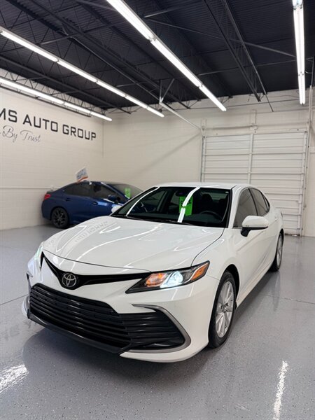 2024 Toyota Camry LE   - Photo 1 - Albuquerque, NM 87123