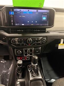 2025 Jeep Wrangler Willys   - Photo 14 - Albuquerque, NM 87123