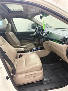 2019 Honda Pilot Touring w/Rear Captain's - Photo 4 - Albuquerque, NM 87123