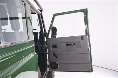 1997 Land Rover Defender 90   - Photo 29 - Houston, TX 77092