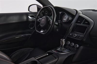 2012 Audi R8 5.2 quattro   - Photo 31 - Houston, TX 77092