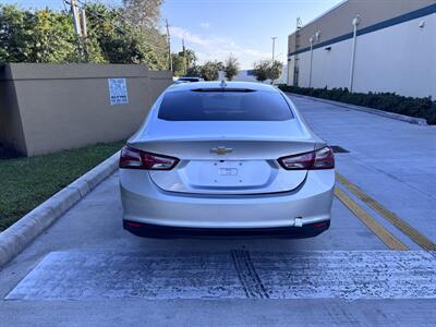 2020 Chevrolet Malibu LT   - Photo 7 - Miami, FL 33147