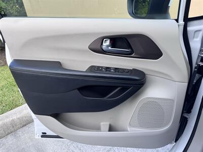 2022 Chrysler Voyager LX   - Photo 12 - Miami, FL 33147
