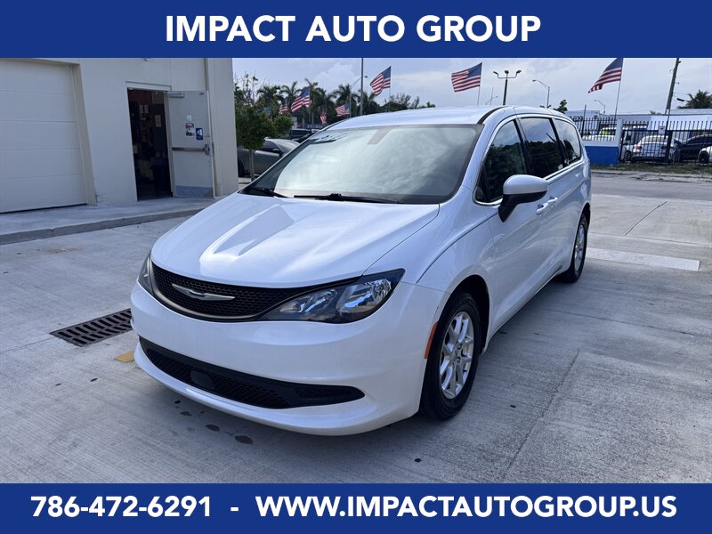2022 Chrysler Voyager LX   - Photo 1 - Miami, FL 33147