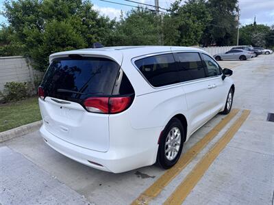 2022 Chrysler Voyager LX   - Photo 5 - Miami, FL 33147