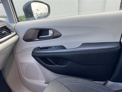 2022 Chrysler Voyager LX   - Photo 11 - Miami, FL 33147