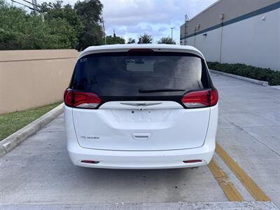 2022 Chrysler Voyager LX   - Photo 6 - Miami, FL 33147