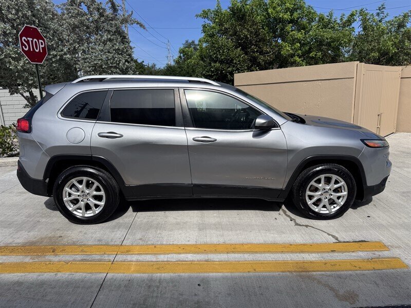 2017 Jeep Cherokee Latitude - Photo 4 - Miami, FL 33147