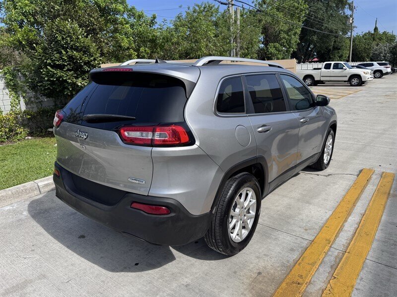 2017 Jeep Cherokee Latitude - Photo 5 - Miami, FL 33147