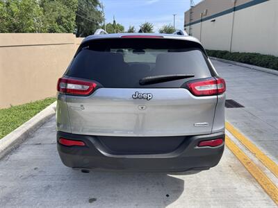 2017 Jeep Cherokee Latitude   - Photo 6 - Miami, FL 33147