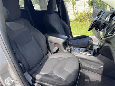2017 Jeep Cherokee Latitude   - Photo 16 - Miami, FL 33147