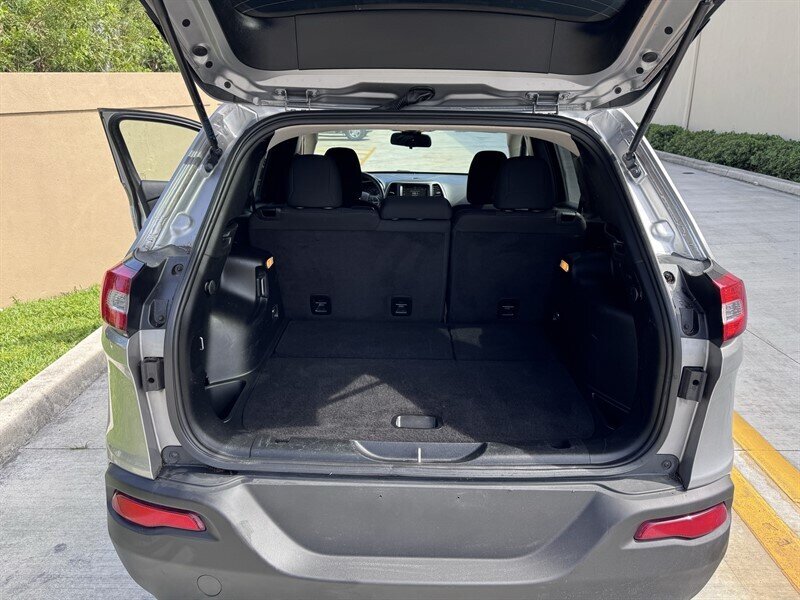 2017 Jeep Cherokee Latitude - Photo 18 - Miami, FL 33147