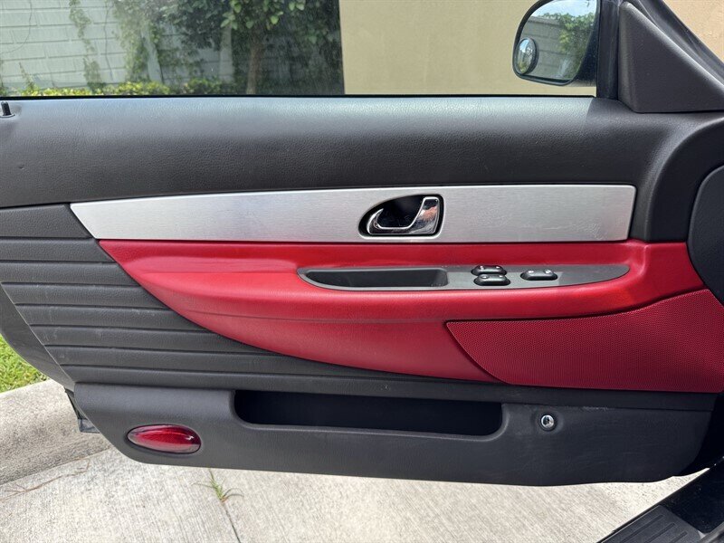2002 Ford Thunderbird Deluxe - Photo 10 - Miami, FL 33147