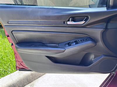2019 Nissan Altima 2.5 SR   - Photo 15 - Miami, FL 33147