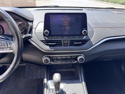 2019 Nissan Altima 2.5 SR   - Photo 10 - Miami, FL 33147