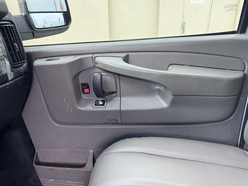 2015 Chevrolet Express 2500 - Photo 11 - Miami, FL 33147