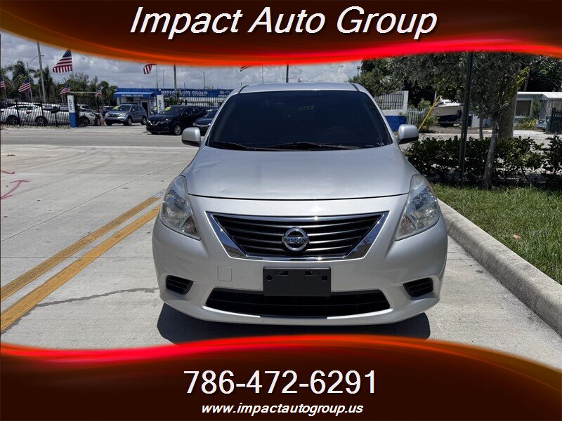 2013 Nissan Versa 1.6 S  