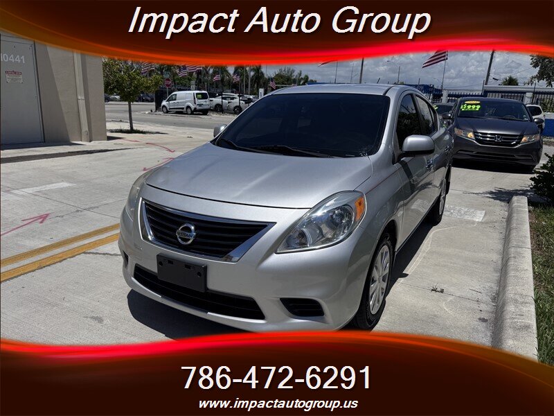 2013 Nissan Versa 1.6 S  