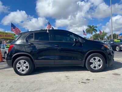 2018 Chevrolet Trax LS   - Photo 12 - Miami, FL 33147