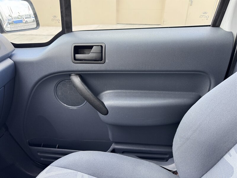 2010 Ford Transit Connect XLT - Photo 13 - Miami, FL 33147