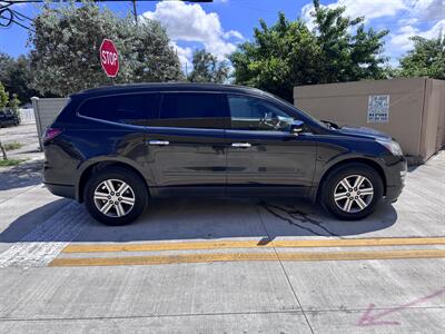 2017 Chevrolet Traverse LT   - Photo 4 - Miami, FL 33147