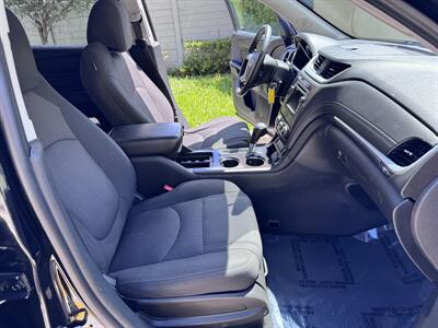 2017 Chevrolet Traverse LT   - Photo 15 - Miami, FL 33147