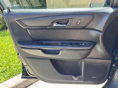 2017 Chevrolet Traverse LT   - Photo 12 - Miami, FL 33147