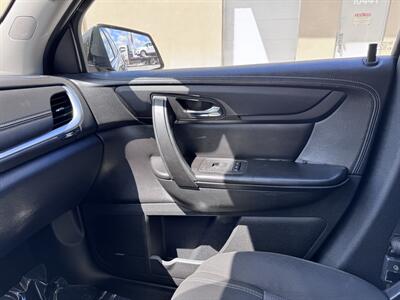 2017 Chevrolet Traverse LT   - Photo 11 - Miami, FL 33147