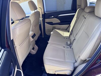 2017 Toyota Highlander XLE   - Photo 15 - Miami, FL 33147