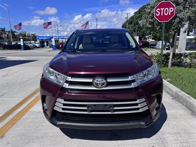 2017 Toyota Highlander XLE   - Photo 2 - Miami, FL 33147