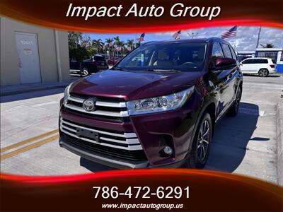 2017 Toyota Highlander XLE   - Photo 1 - Miami, FL 33147
