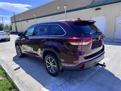 2017 Toyota Highlander XLE   - Photo 5 - Miami, FL 33147