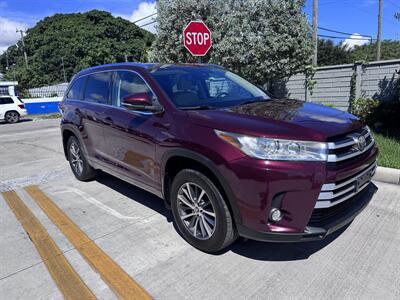 2017 Toyota Highlander XLE   - Photo 3 - Miami, FL 33147