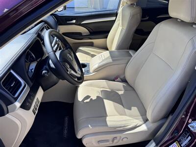 2017 Toyota Highlander XLE   - Photo 12 - Miami, FL 33147