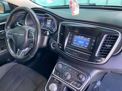 2015 Chrysler 200 Limited   - Photo 30 - Miami, FL 33147