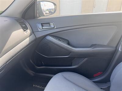 2015 Kia Optima LX   - Photo 11 - Miami, FL 33147