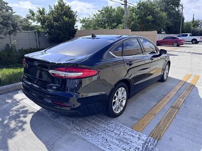 2019 Ford Fusion SE   - Photo 8 - Miami, FL 33147