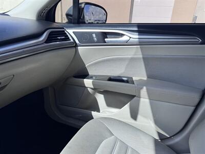 2019 Ford Fusion SE   - Photo 17 - Miami, FL 33147