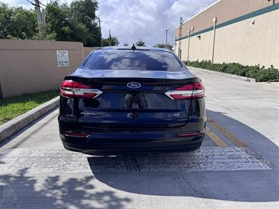 2019 Ford Fusion SE   - Photo 6 - Miami, FL 33147